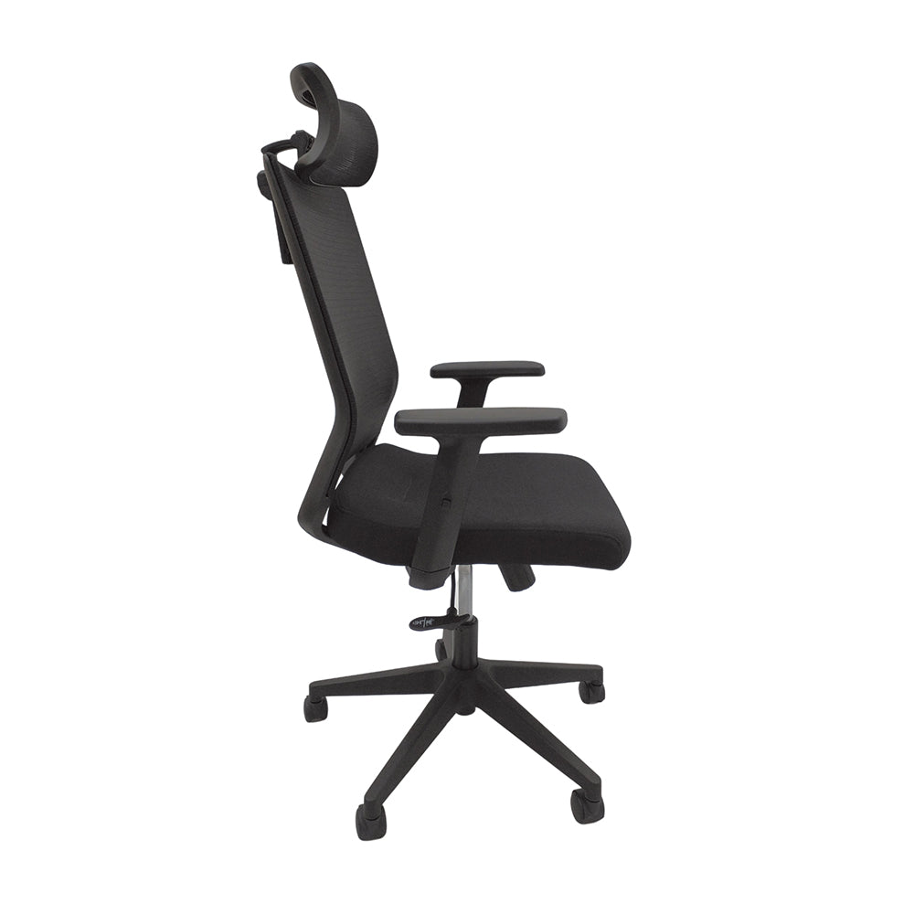 Cadeira de escritório presidente c/ ajuste de braço, encosto em tela e assento em tecido - Nova Itália