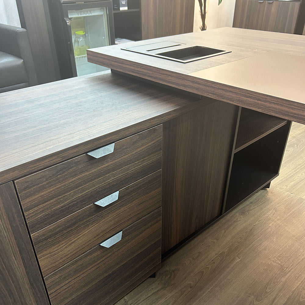 Mesa de Escritório em "L" Com Armário Lateral e 1 Caixa de Tomadas à Direita - Euro Malta - 74AX180LX176,5P