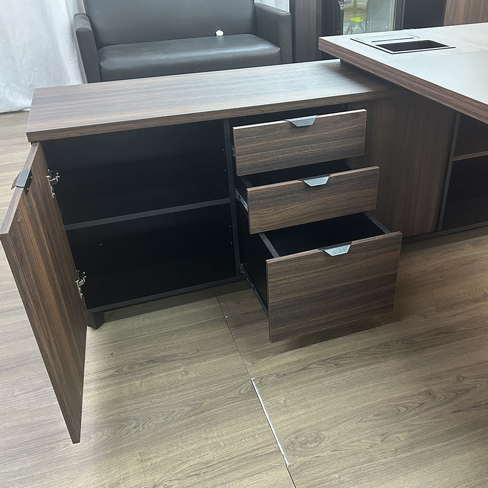 Mesa de Escritório em "L" Com Armário Lateral e 1 Caixa de Tomadas à Direita - Euro Malta - 74AX180LX176,5P