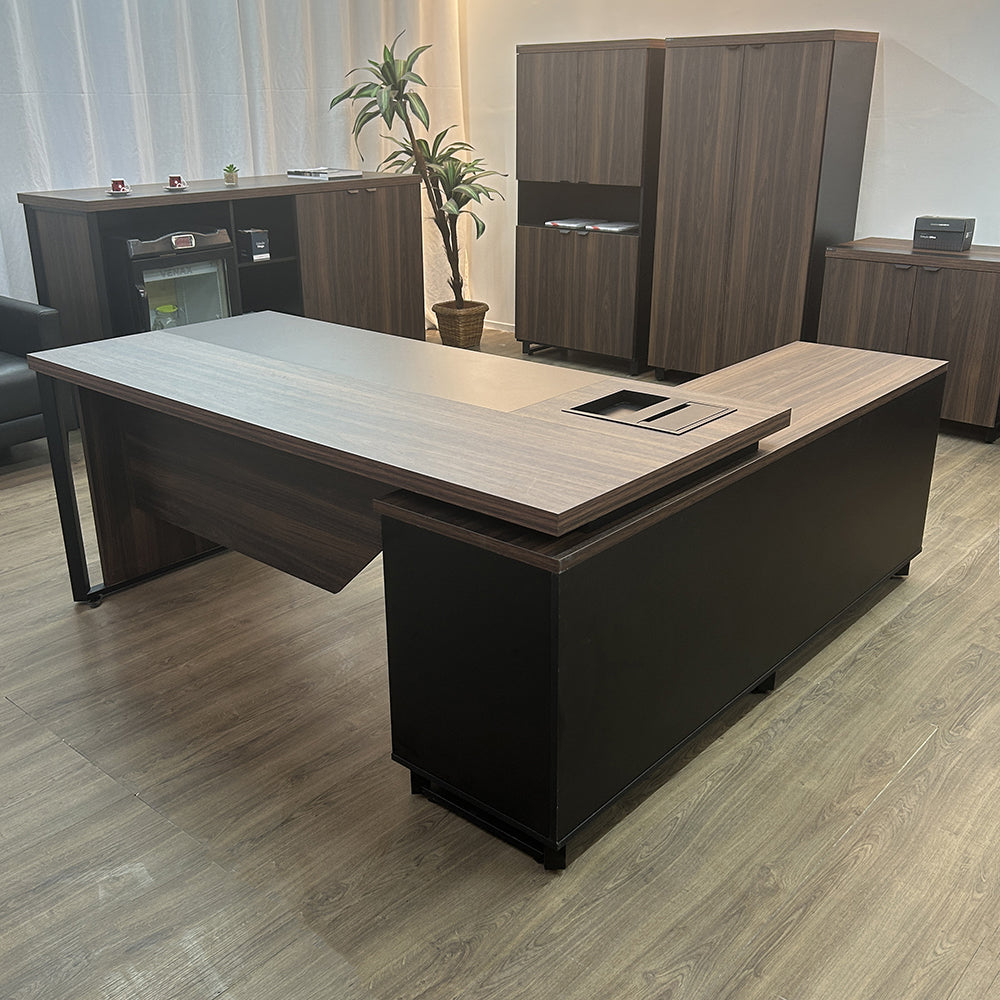 Mesa de Escritório em "L" Com Armário Lateral e 1 Caixa de Tomadas à Direita - Euro Malta - 74AX180LX176,5P