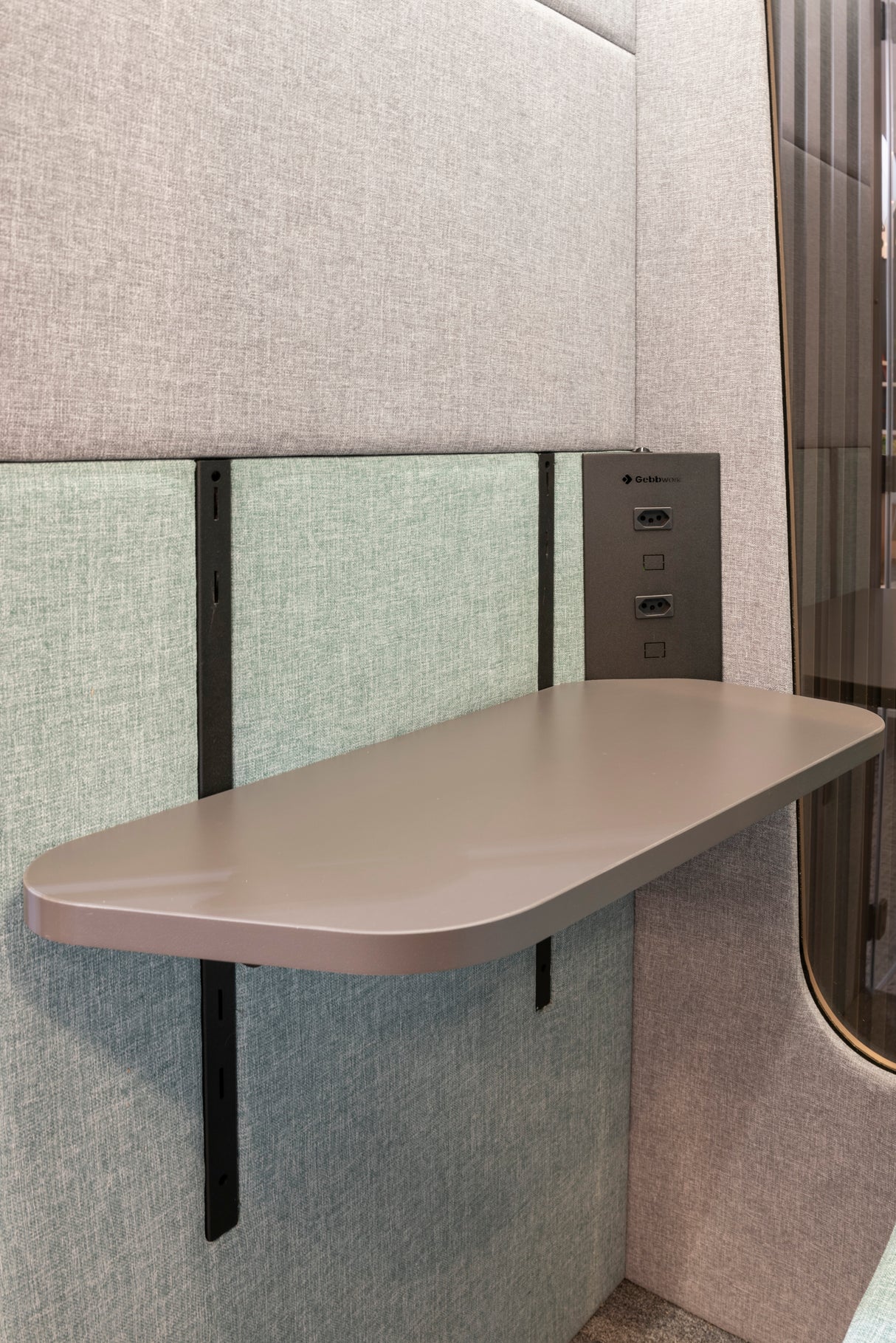 CABINE ACÚSTICA INICIAL 1 LUGAR C/ MESA REGULÁVEL COSTA C/ VIDRO 222A x 95L x 90P
