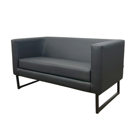 Sofá Dafne Estofado em Courvin com base em aço - Móveis DAF