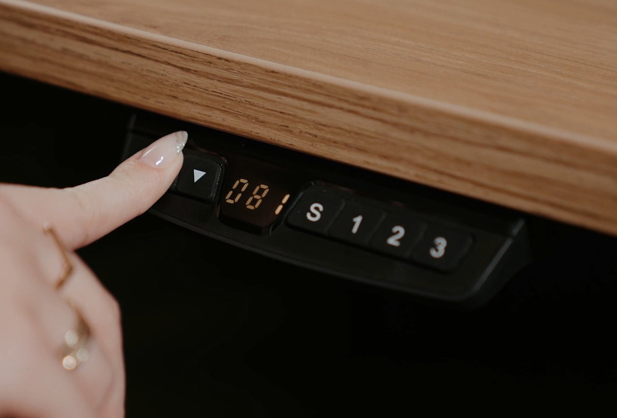 Mesa elétrica orgânica com caixa de tomadas direita 72 a 119A X 140L X 70P